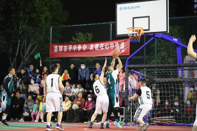 一匹黑马